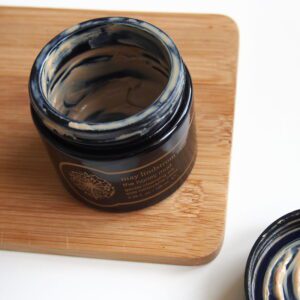 Plusy a mínusy voňavého Honey Mud od May Lindstrom ve třech pádech