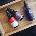 Proč je v kosmetika balená v černém skle?